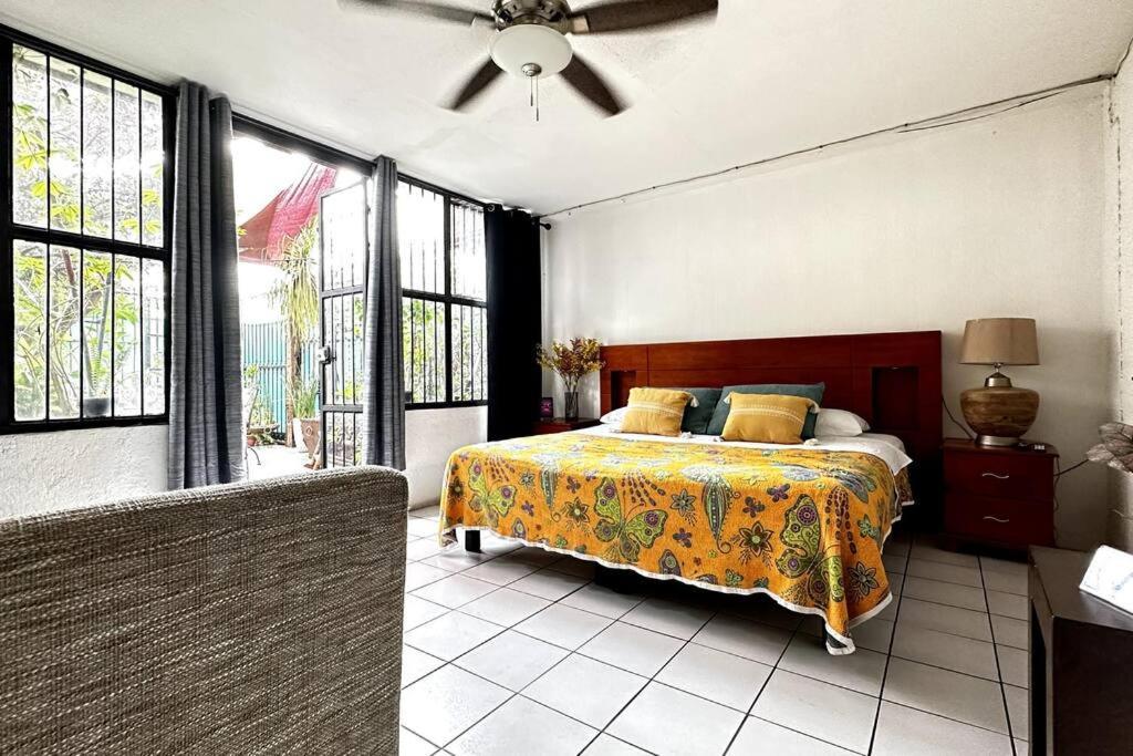 Holiday home #9-fast Wifi-private Apto-street Entry-garden-cabletv