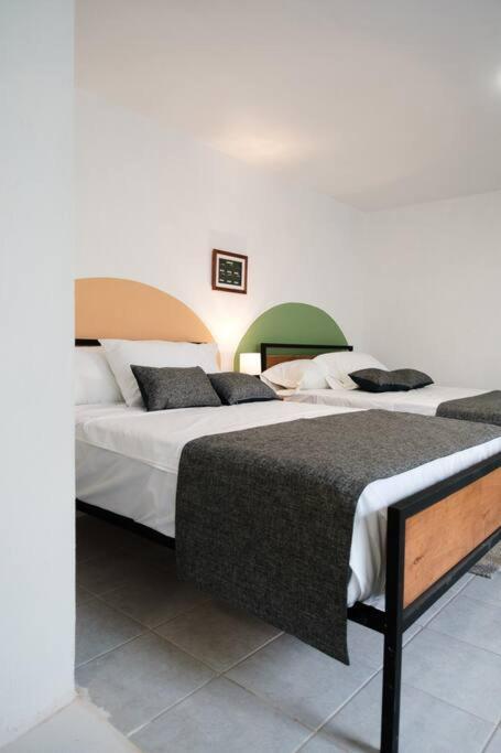 Apartment Colomos, 5 Bedroom W/ac King Bed, Backyard & Parking. *