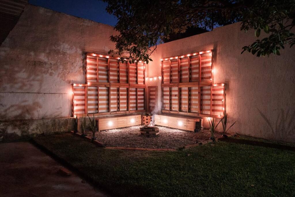 Colomos, 5 Bedroom W/ac King Bed, Backyard & Parking.