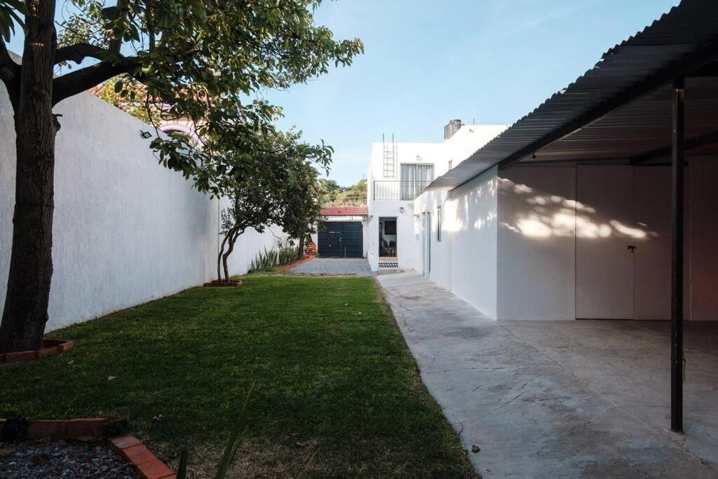 Colomos, 5 Bedroom W/ac King Bed, Backyard & Parking. Apartment Guadalajara