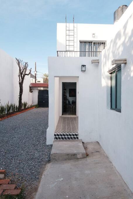 Apartment Colomos, 5 Bedroom W/ac King Bed, Backyard & Parking. Guadalajara