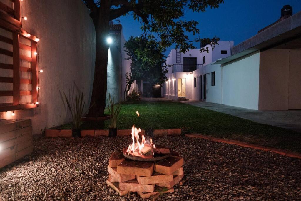 Colomos, 5 Bedroom W/ac King Bed, Backyard & Parking. *