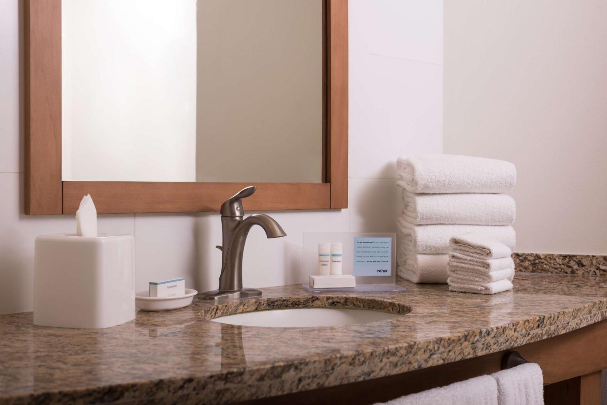 Hampton By Hilton Expo Hotel 3*