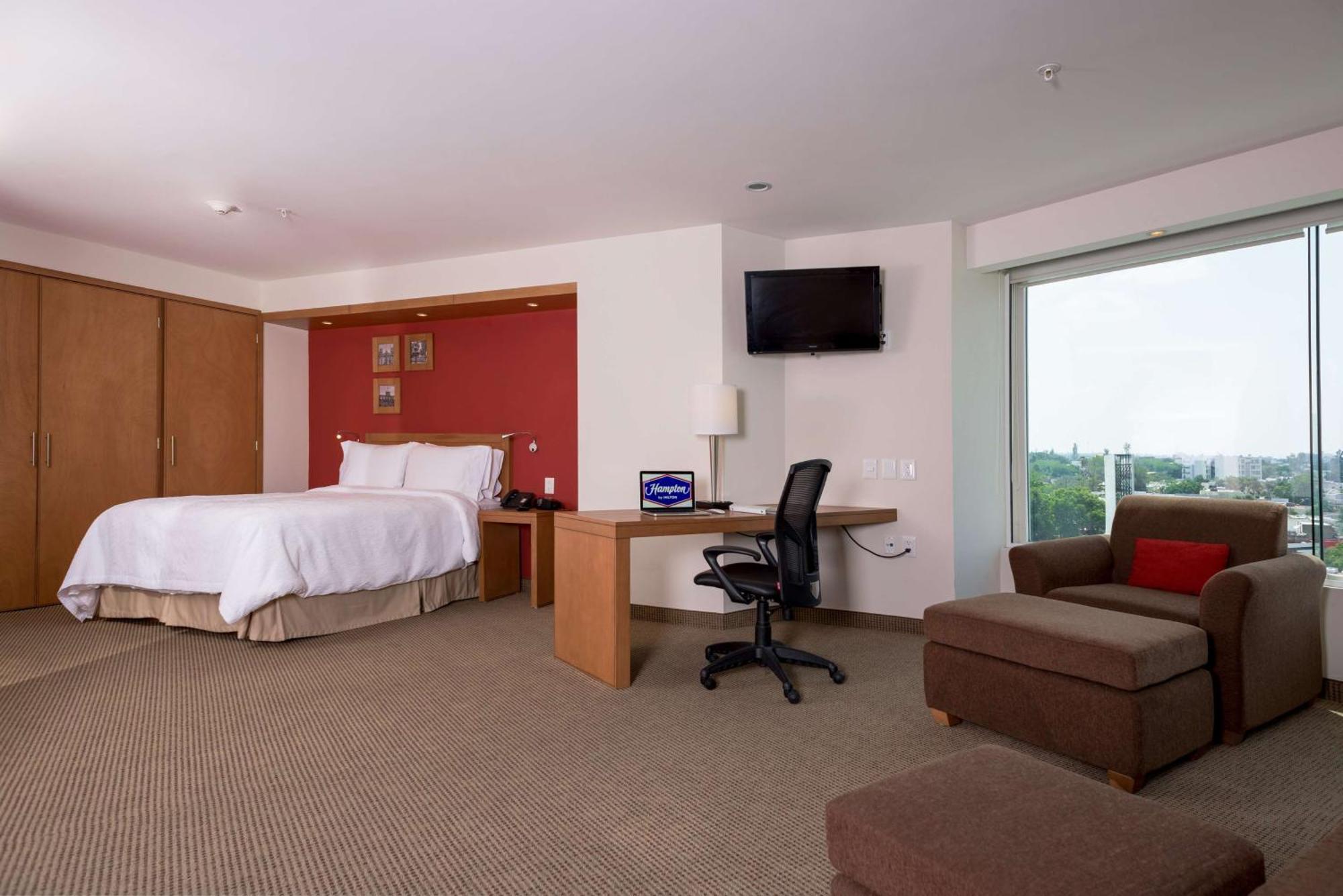 Hampton By Hilton Expo