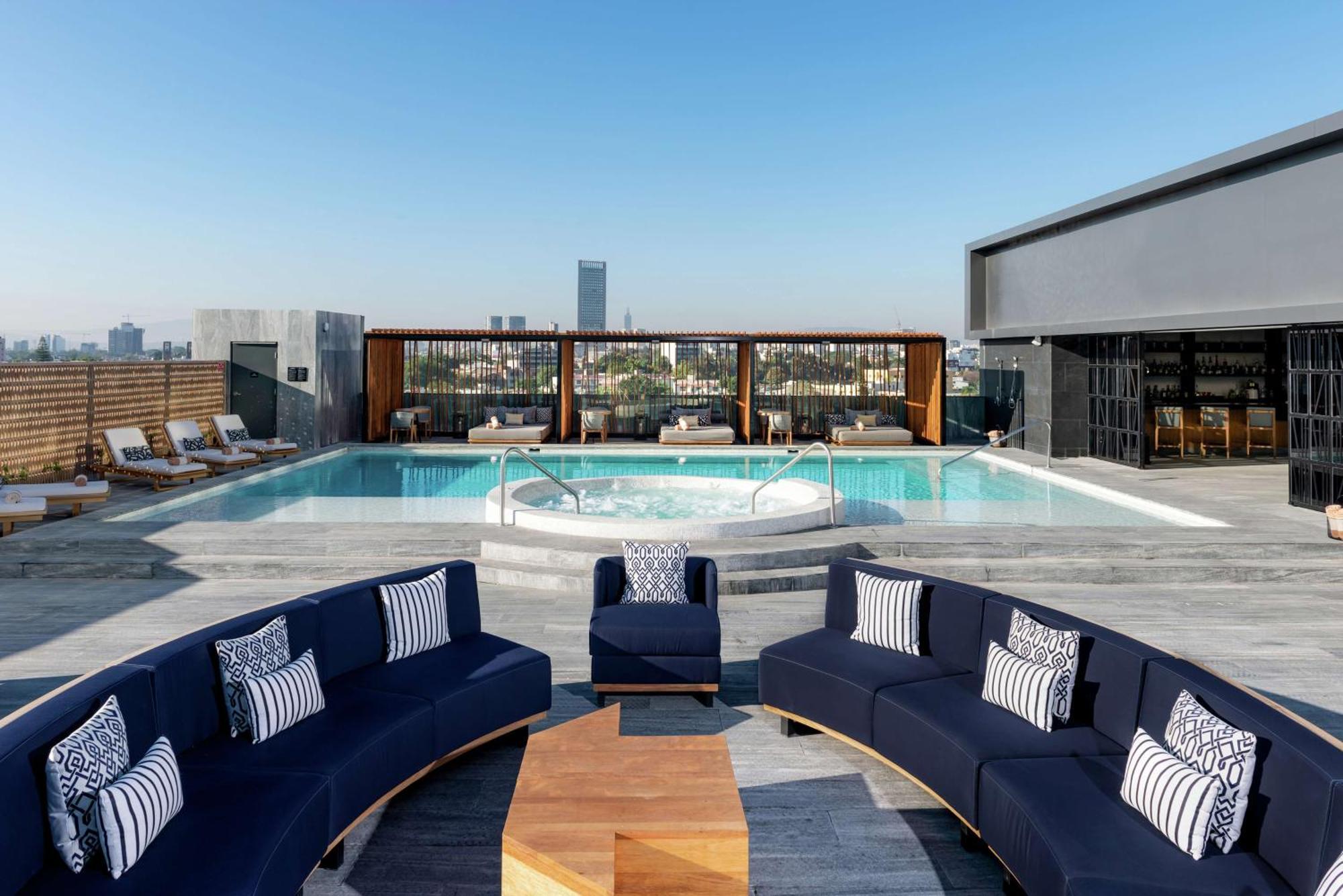 Hilton Midtown 5*