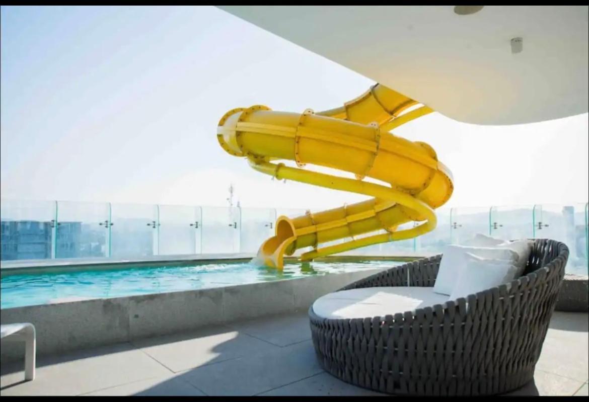 Garibaldi Residences Beautiful Ph Apartment Guadalajara