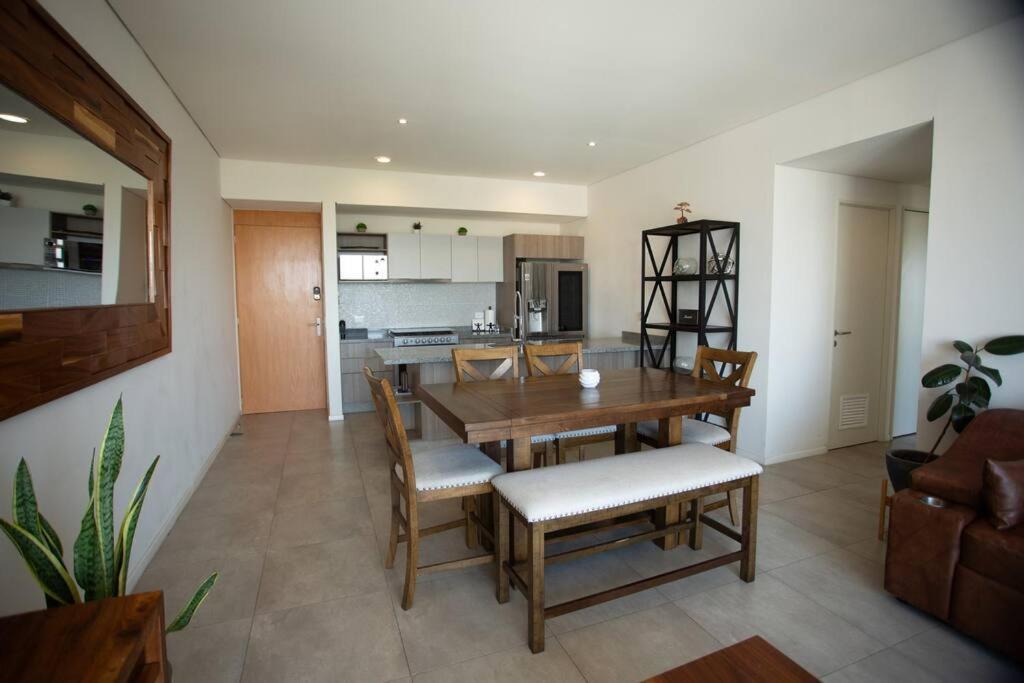 Spacious 3 Bedroom With Cool Amenities Apartment
