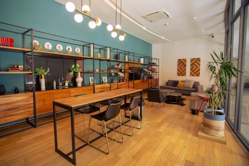 Apartment Spacious 3 Bedroom With Cool Amenities