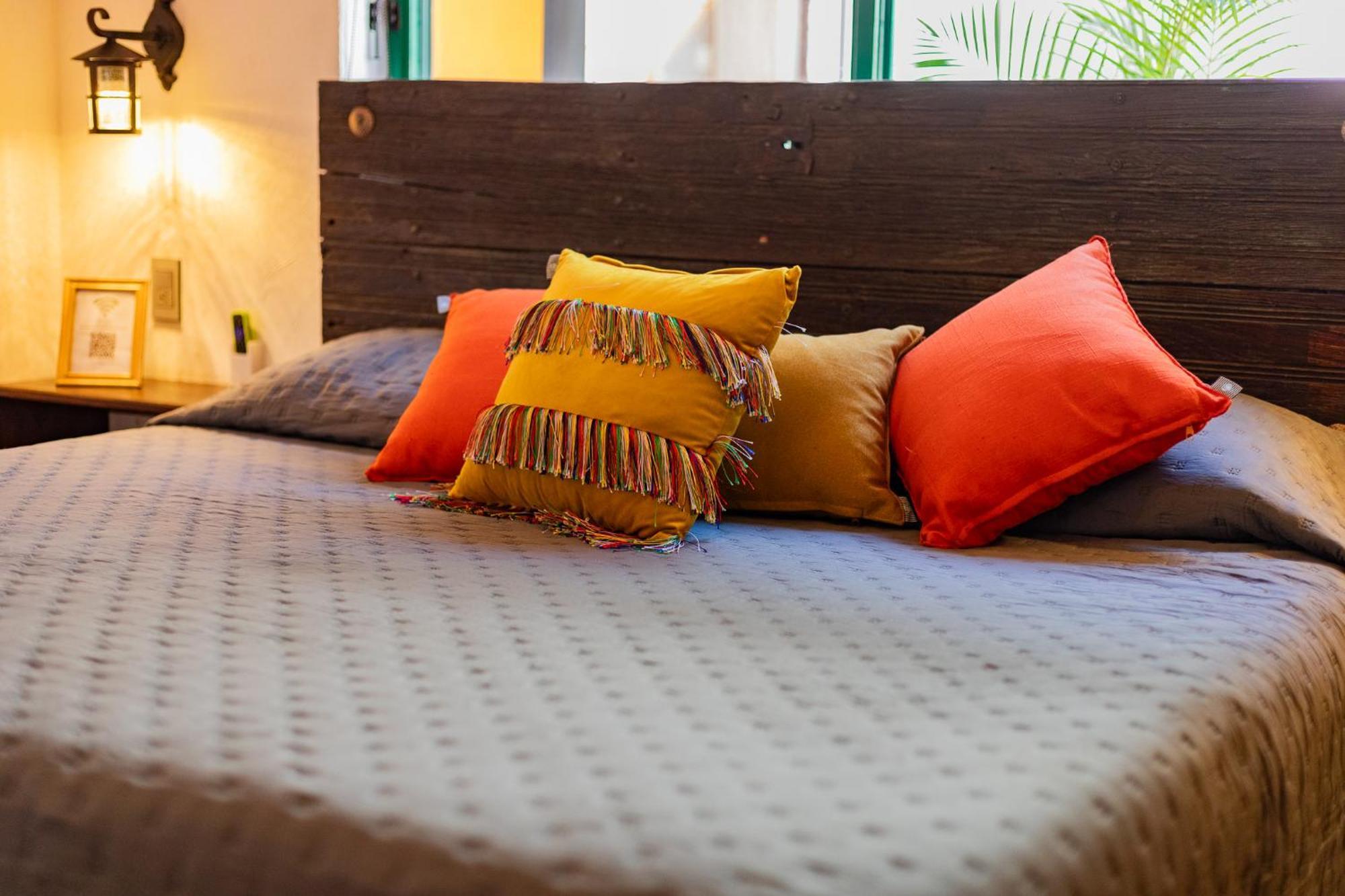 Casa De Hospedaje -La Abadia De San Pedro Homestay Guadalajara