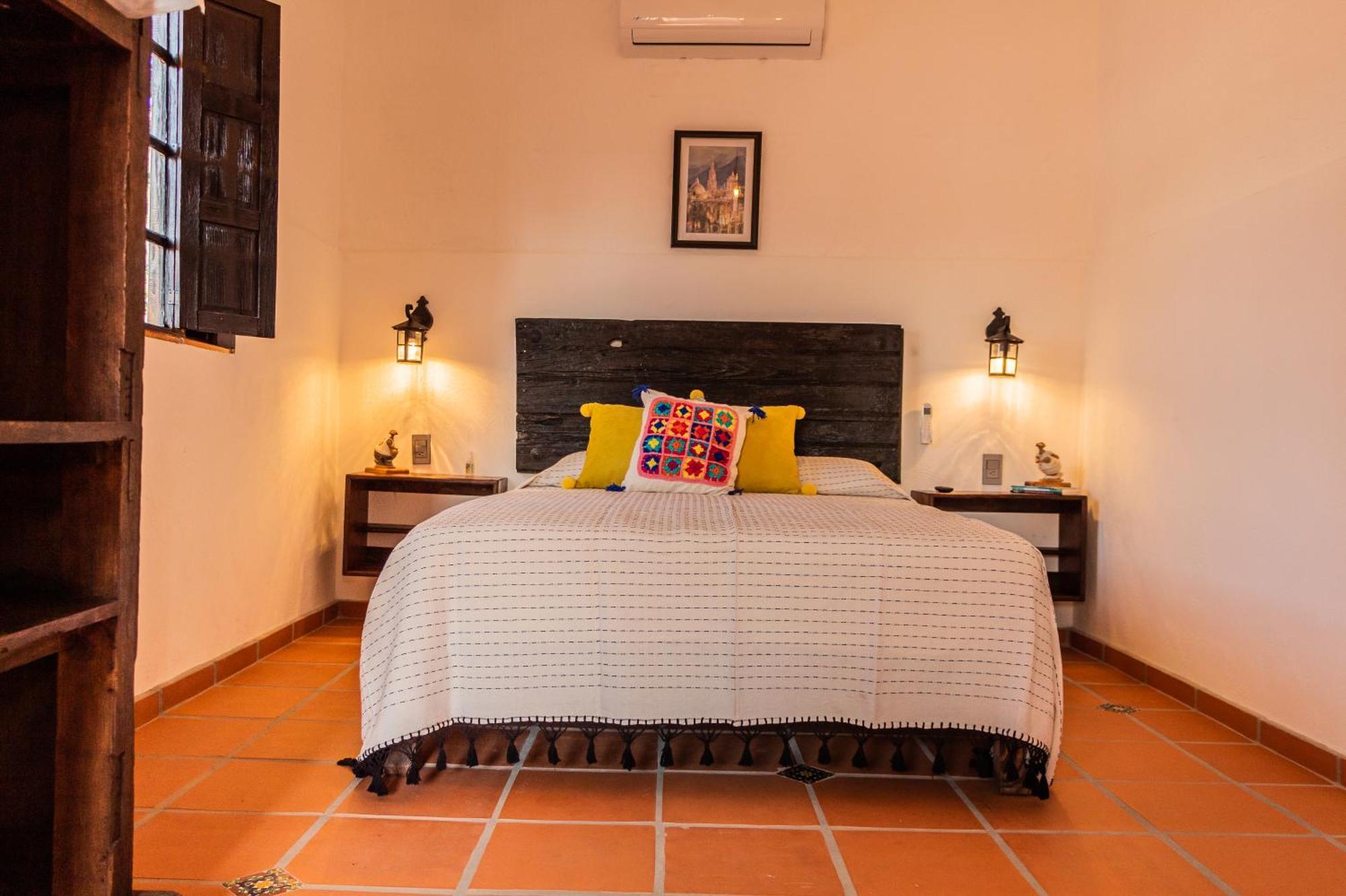 Casa De Hospedaje -La Abadia De San Pedro * Guadalajara