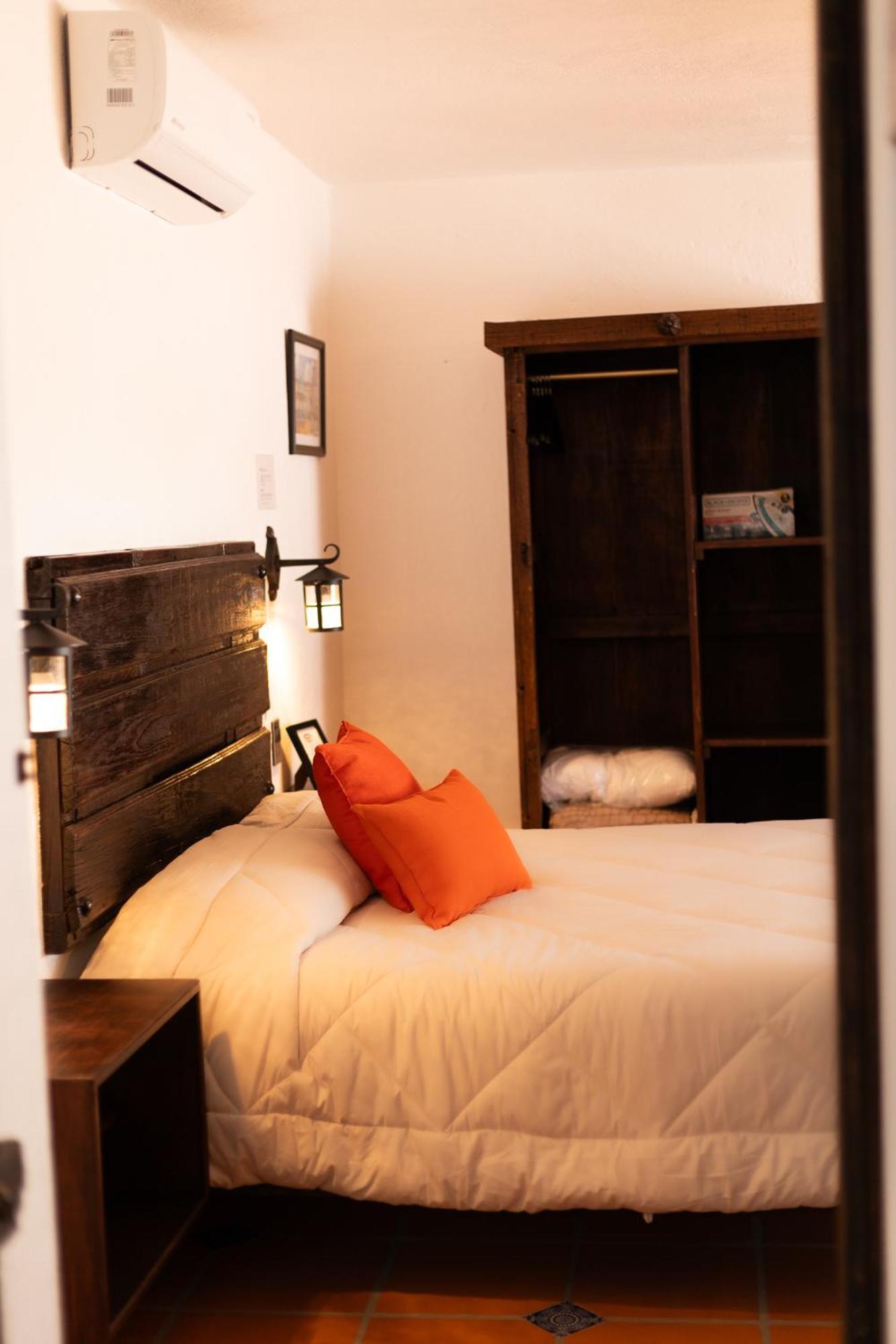 Casa De Hospedaje -La Abadia De San Pedro Homestay *