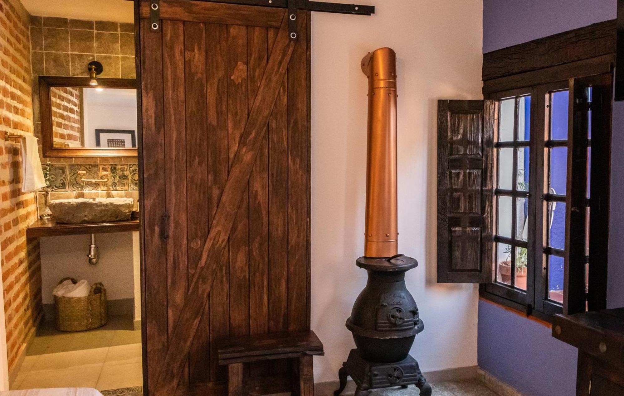 Casa De Hospedaje -La Abadia De San Pedro * Guadalajara