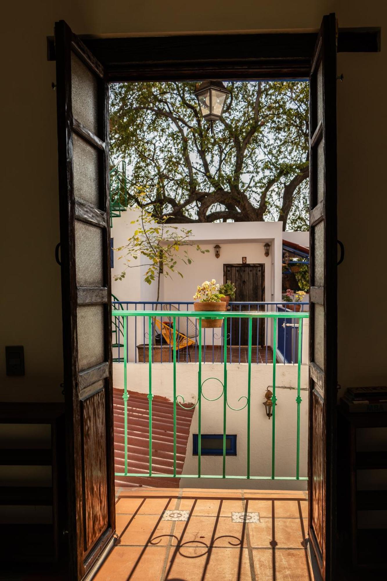 Homestay Casa De Hospedaje -La Abadia De San Pedro Guadalajara