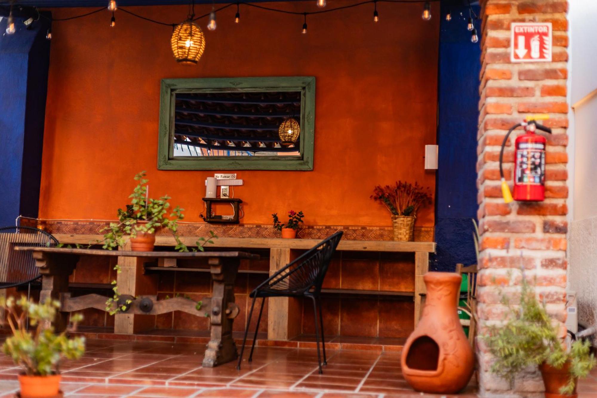 Homestay Casa De Hospedaje -La Abadia De San Pedro Guadalajara