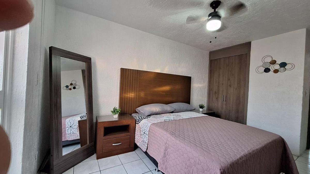 Hospital Regional, Plaza Patria, Colomos, Zona Financiera Apartment *