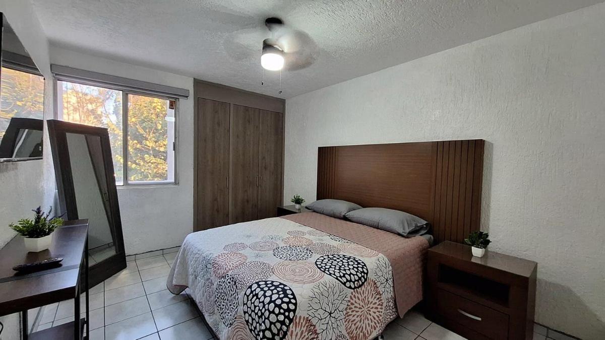 Hospital Regional, Plaza Patria, Colomos, Zona Financiera Apartment