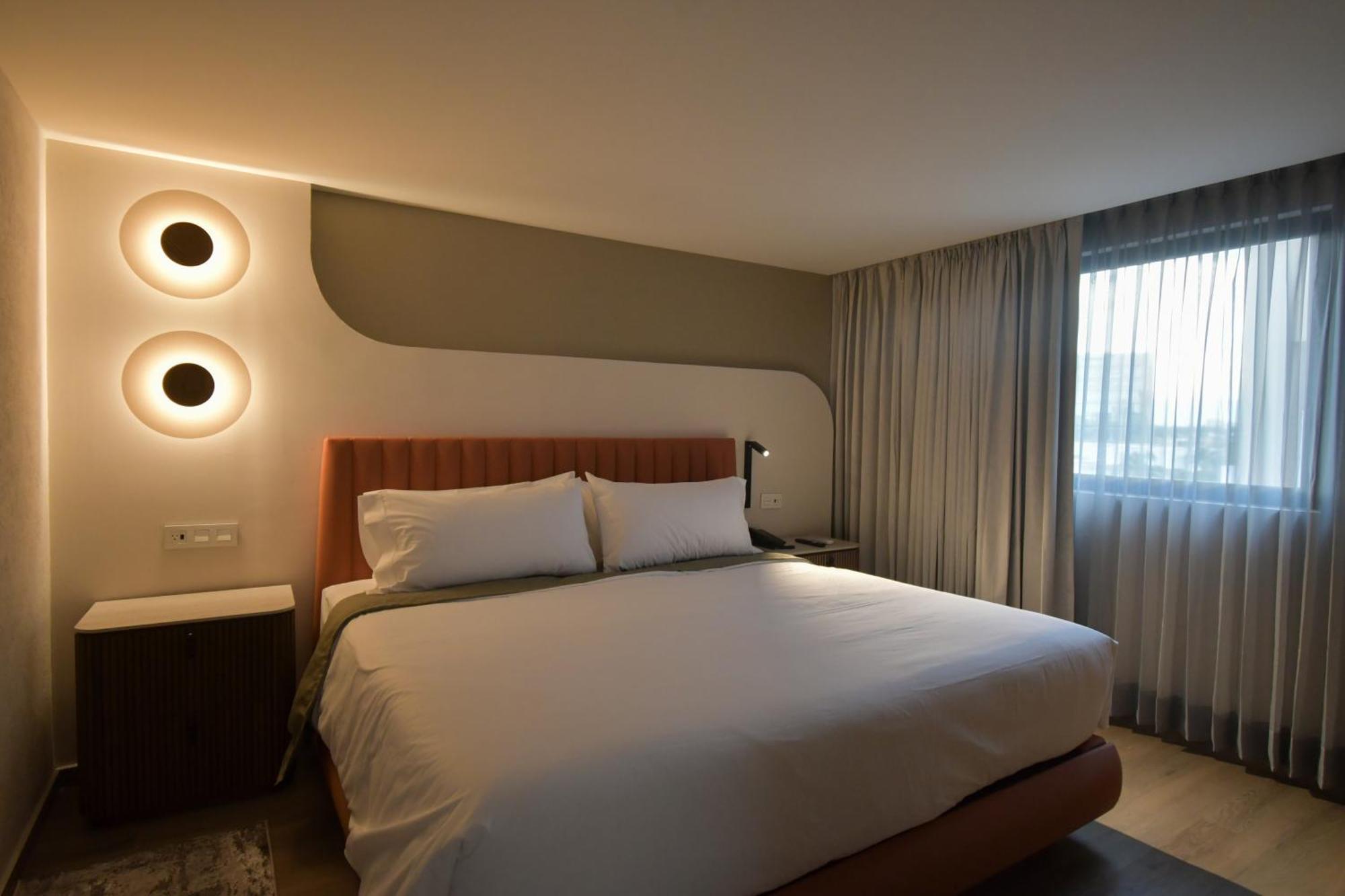 Hotel Expo Satelite 2750 &