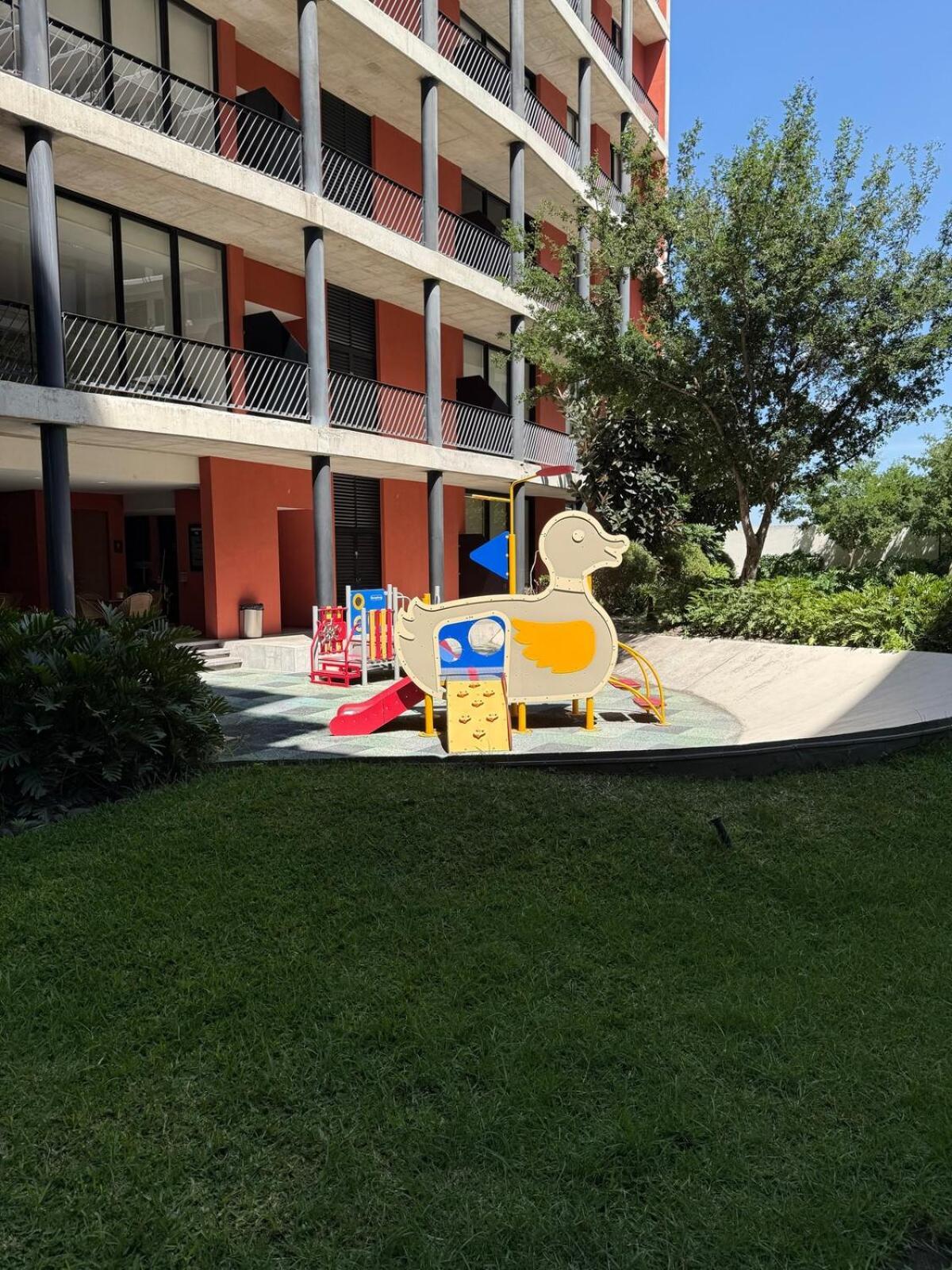 Loft-piscina-gym-ludoteca Guadalajara