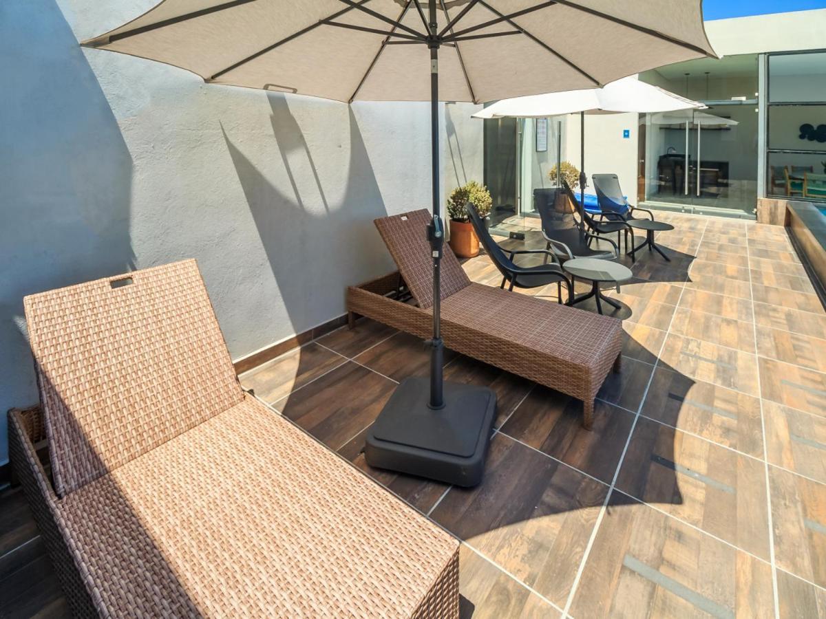 Deluxe W Sofa-bed Terrace & Pool Apartment