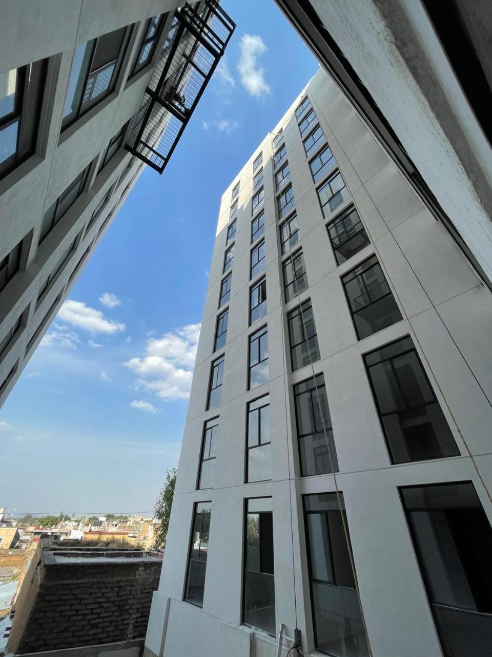 Depa Familiar Centrico Gdl Con Estacionamiento Apartment