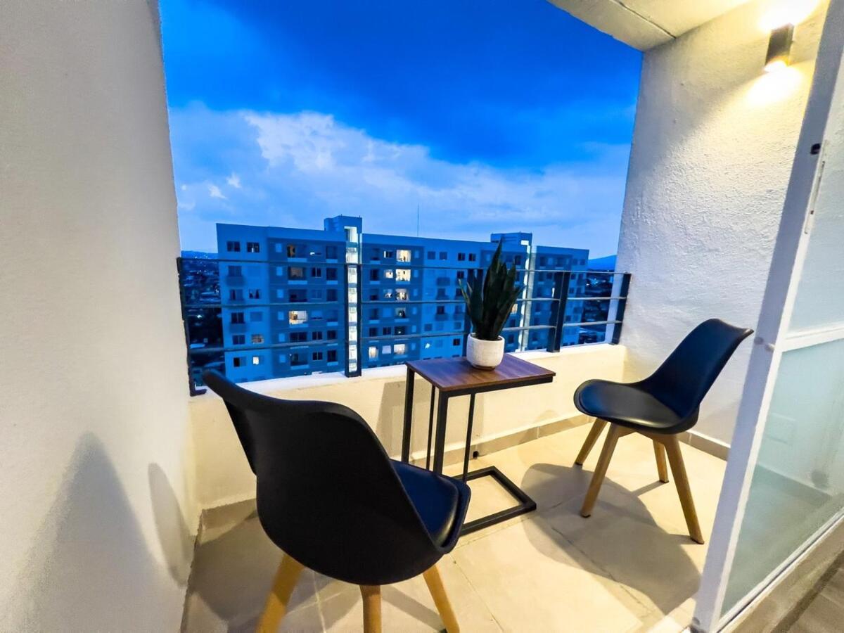 Apartment Modern 12th-floor Penthouse W 2 Balconies & Views