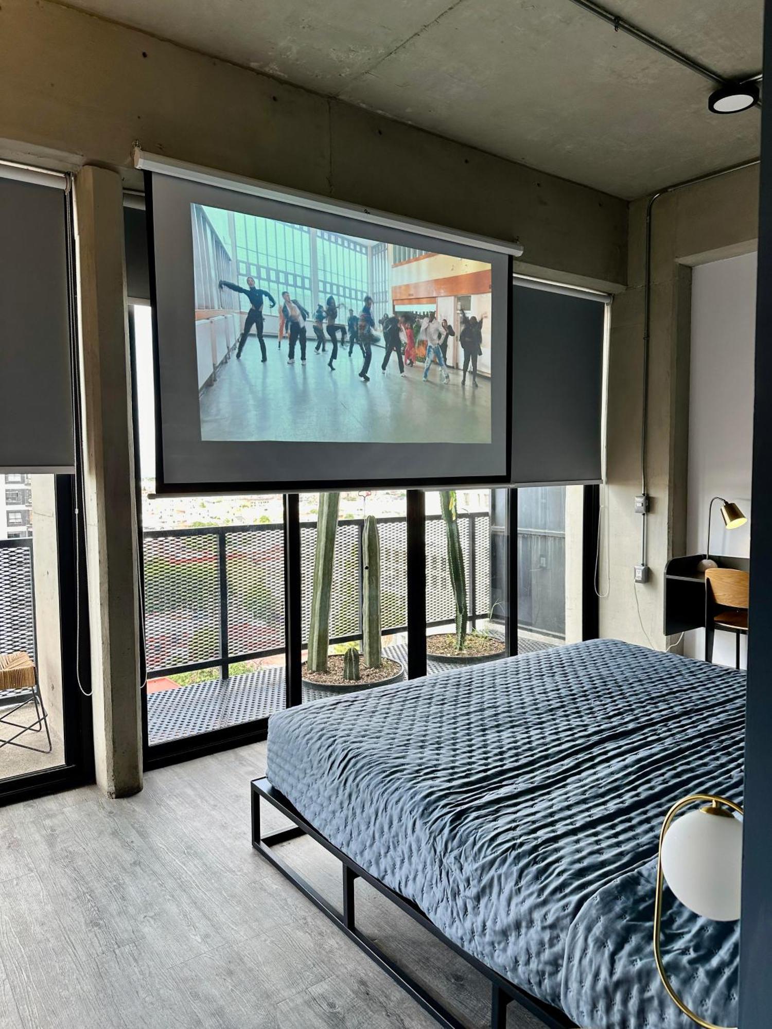 Loft In The Heart Of Americana, Have An Artsy *