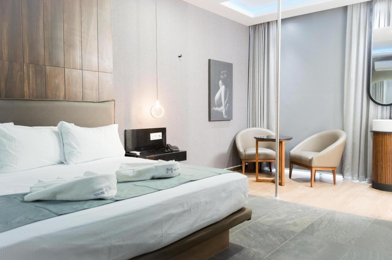 Love hotel Millenium *