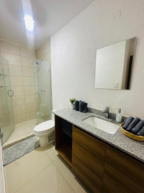 Apartment Vista Vibes Modern With Rooftop Pool In Gdl *
