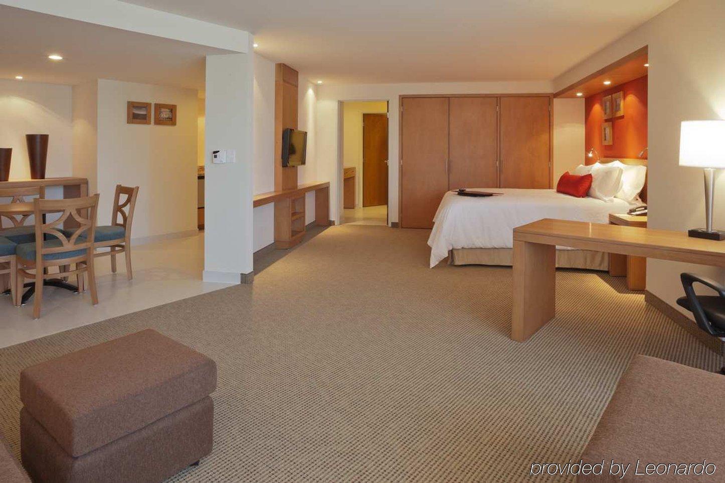 Hotel Hampton By Hilton Expo 3*