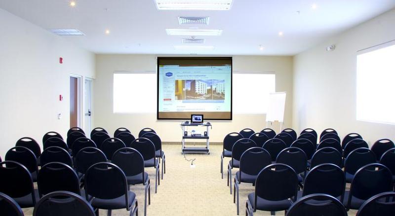 Hotel Hampton By Hilton Expo