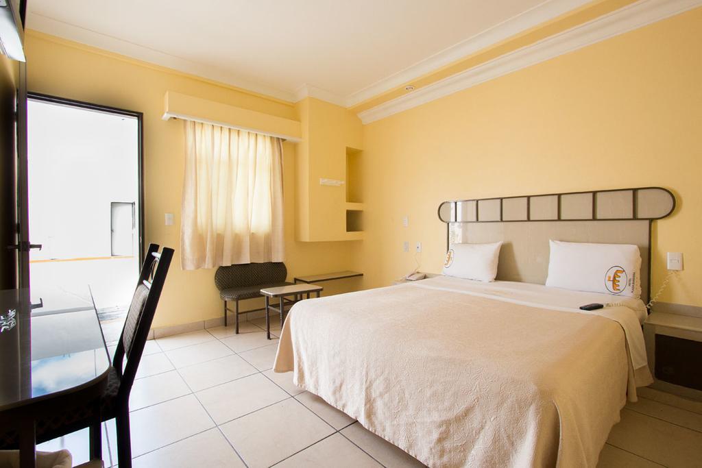 Hotel Plaza Bandera