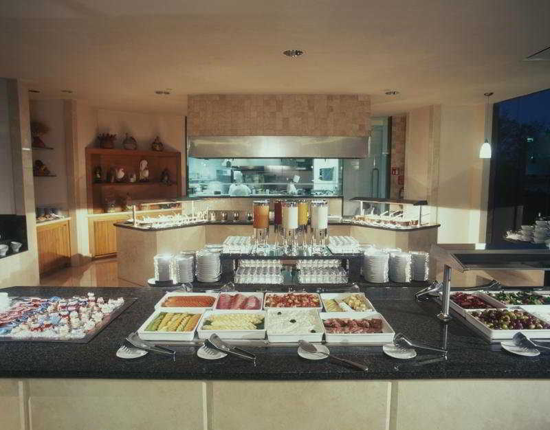 Grand Fiesta Americana Country Club 5*