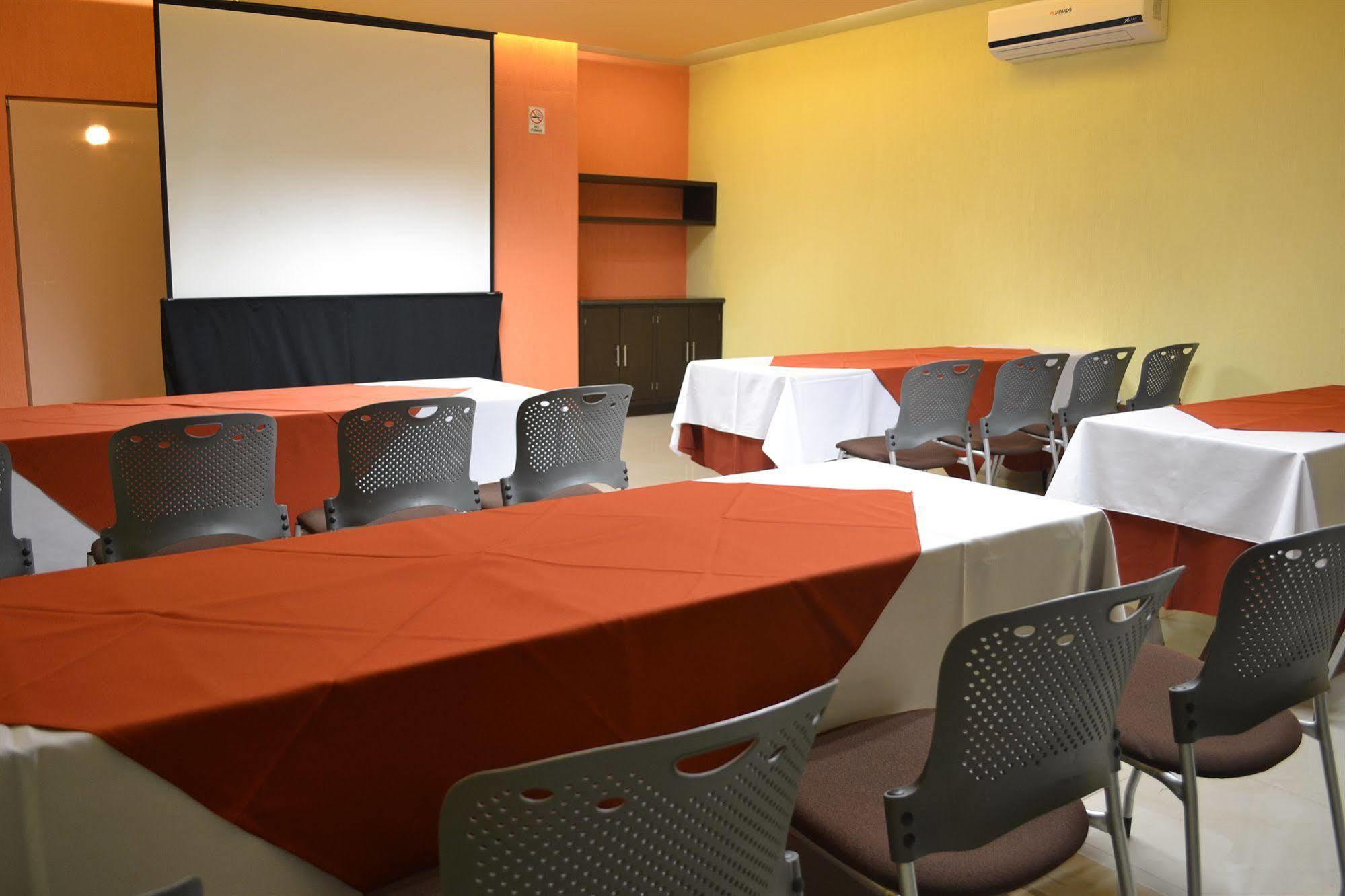Hostalia Expo & Business Class 4* Guadalajara