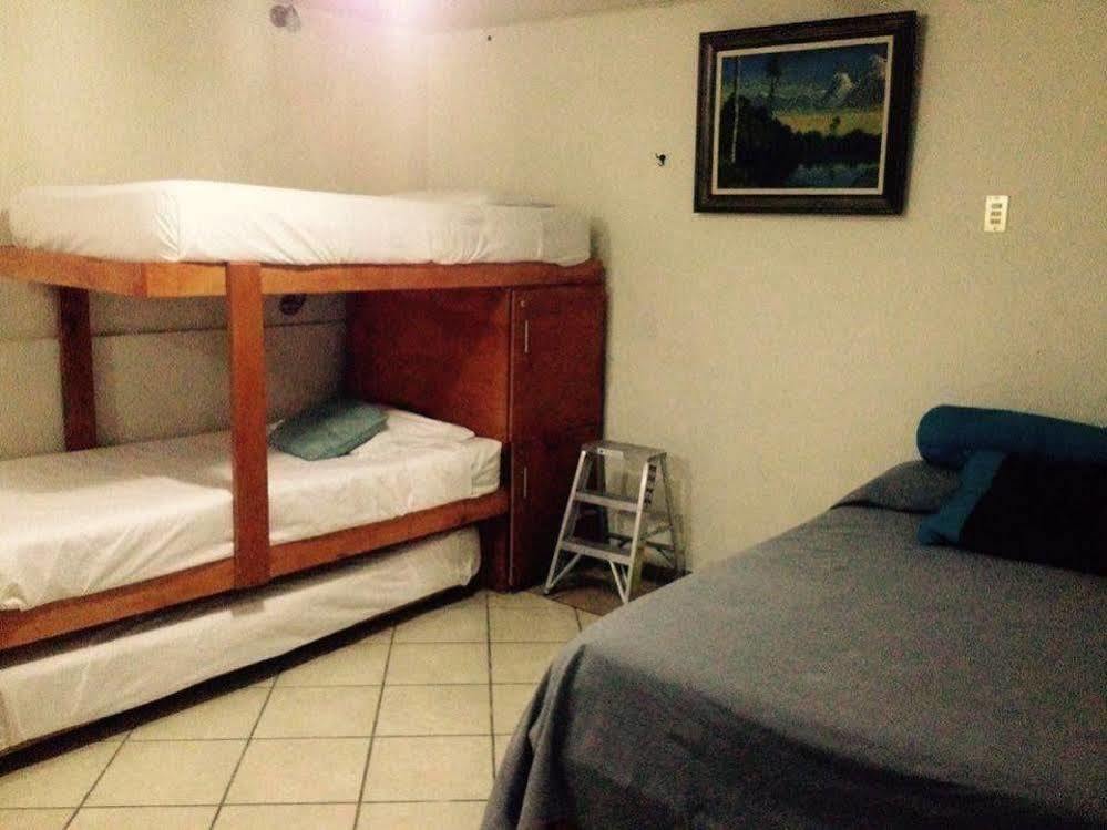 Hostel Lit *