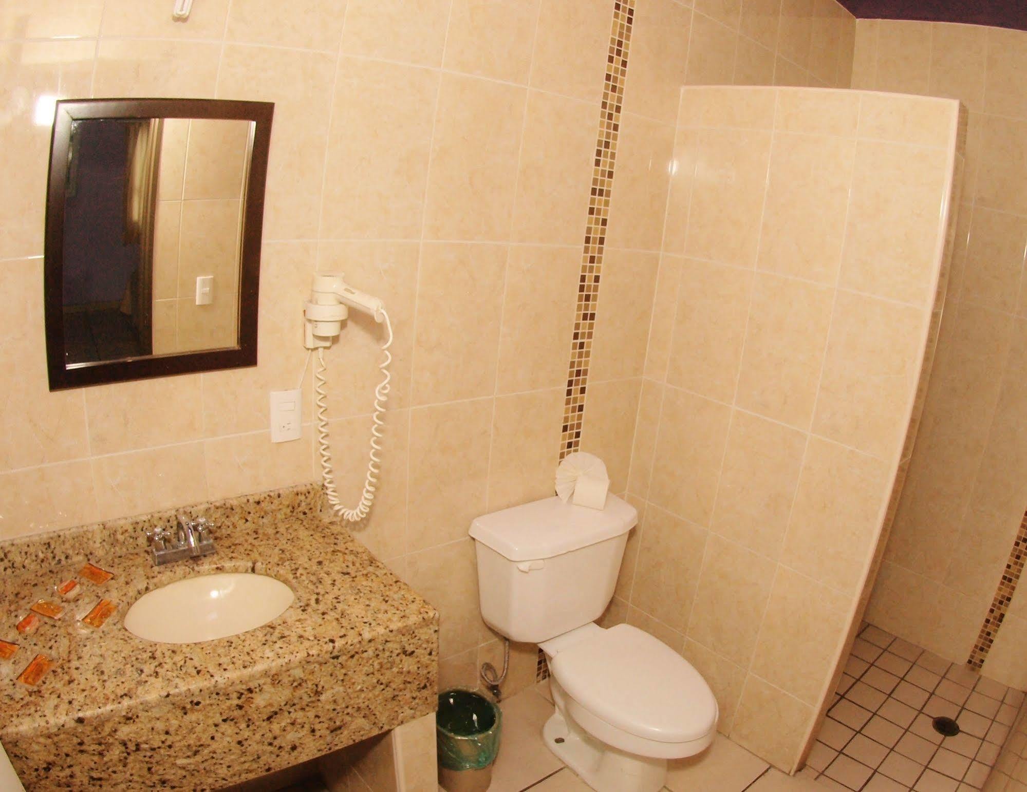 Plaza Bandera Hotel 2*
