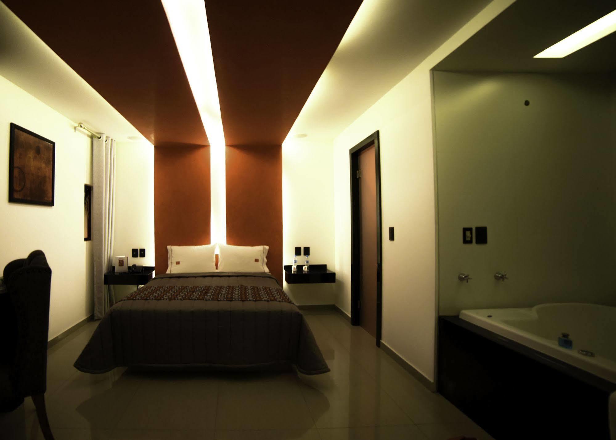 Six Expiatorio Hotel Guadalajara
