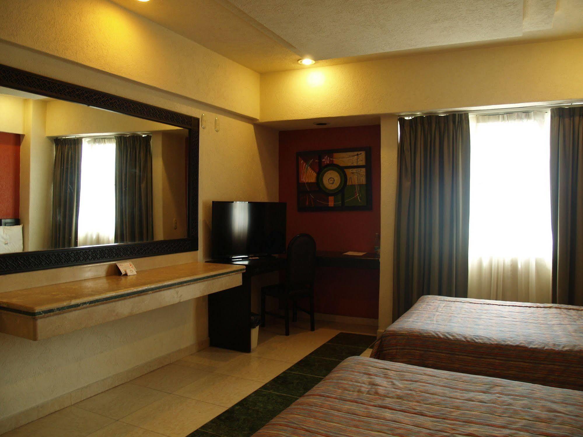 Real Del Sol - Zona Expo Industrial Hotel 3*