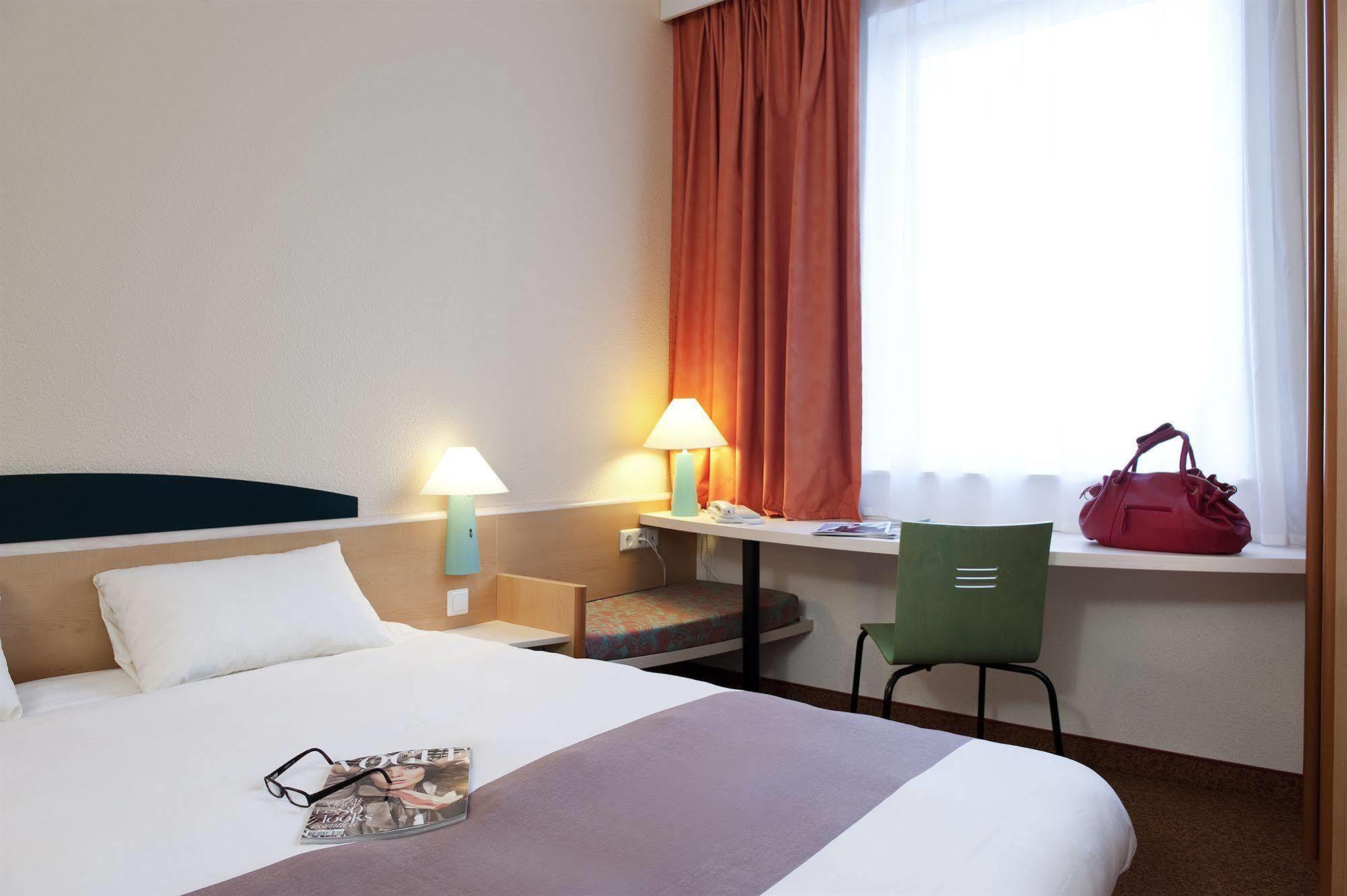 Ibis Expo Hotel 3*