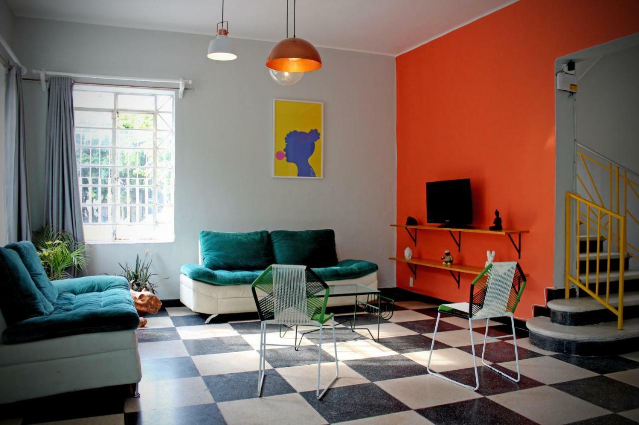 Americana Hostel *