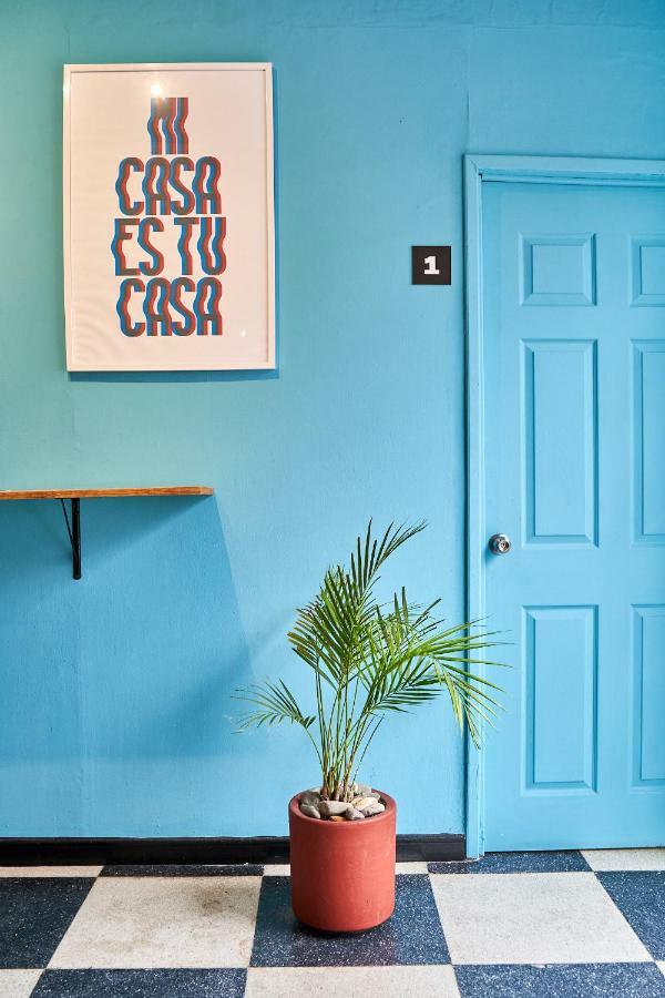 Americana Hostel *