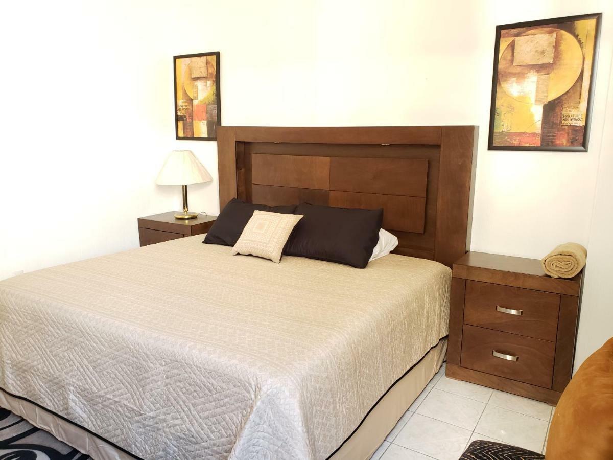 Homestay Casa De Los Vitrales *