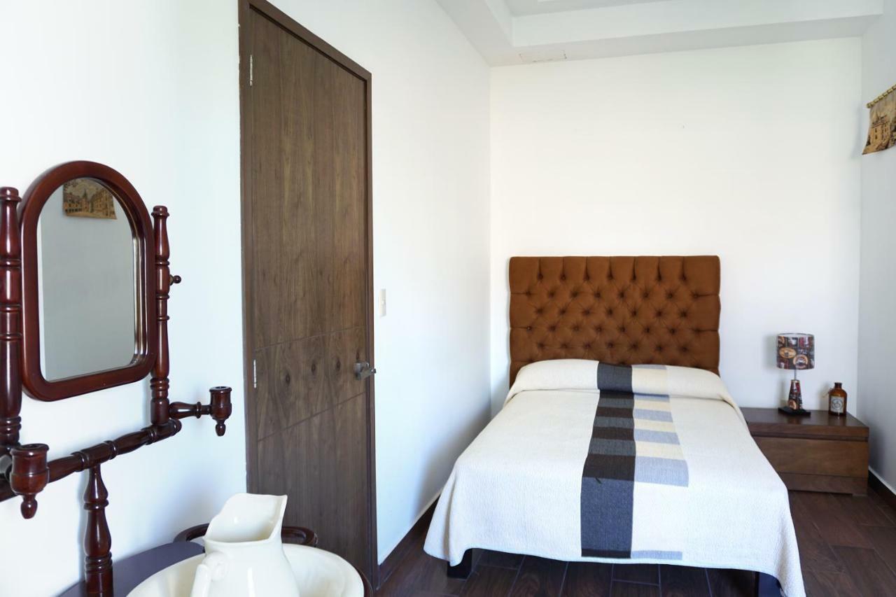 Casa De Los Vitrales Homestay Guadalajara