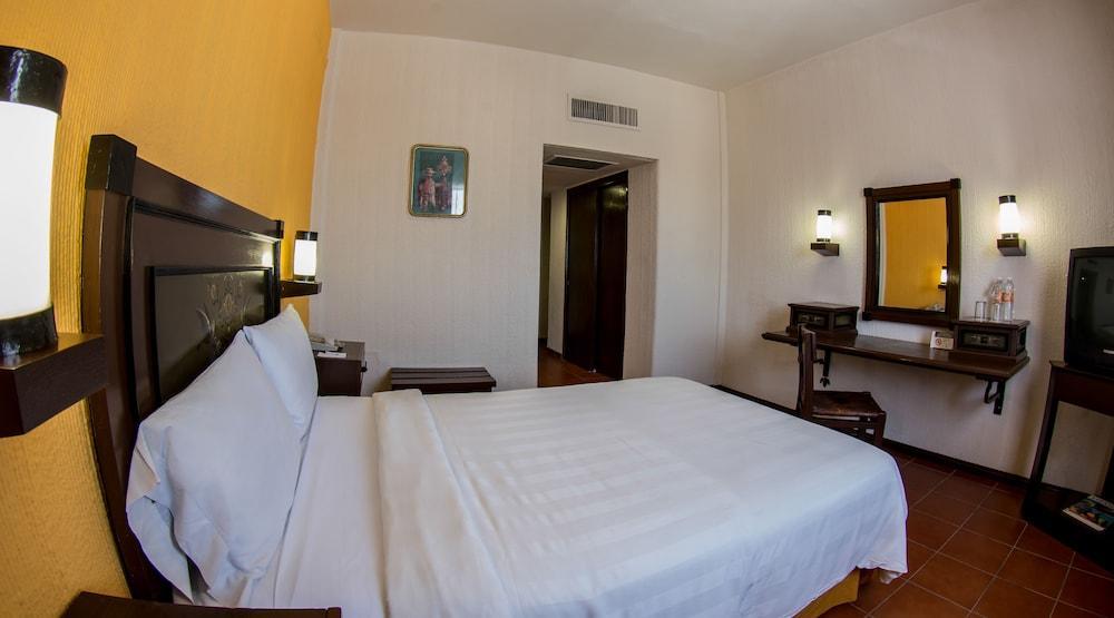 Fenix Hotel 4*