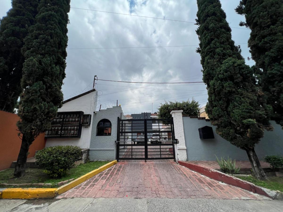 Comfortable With Parking, Location Apartment