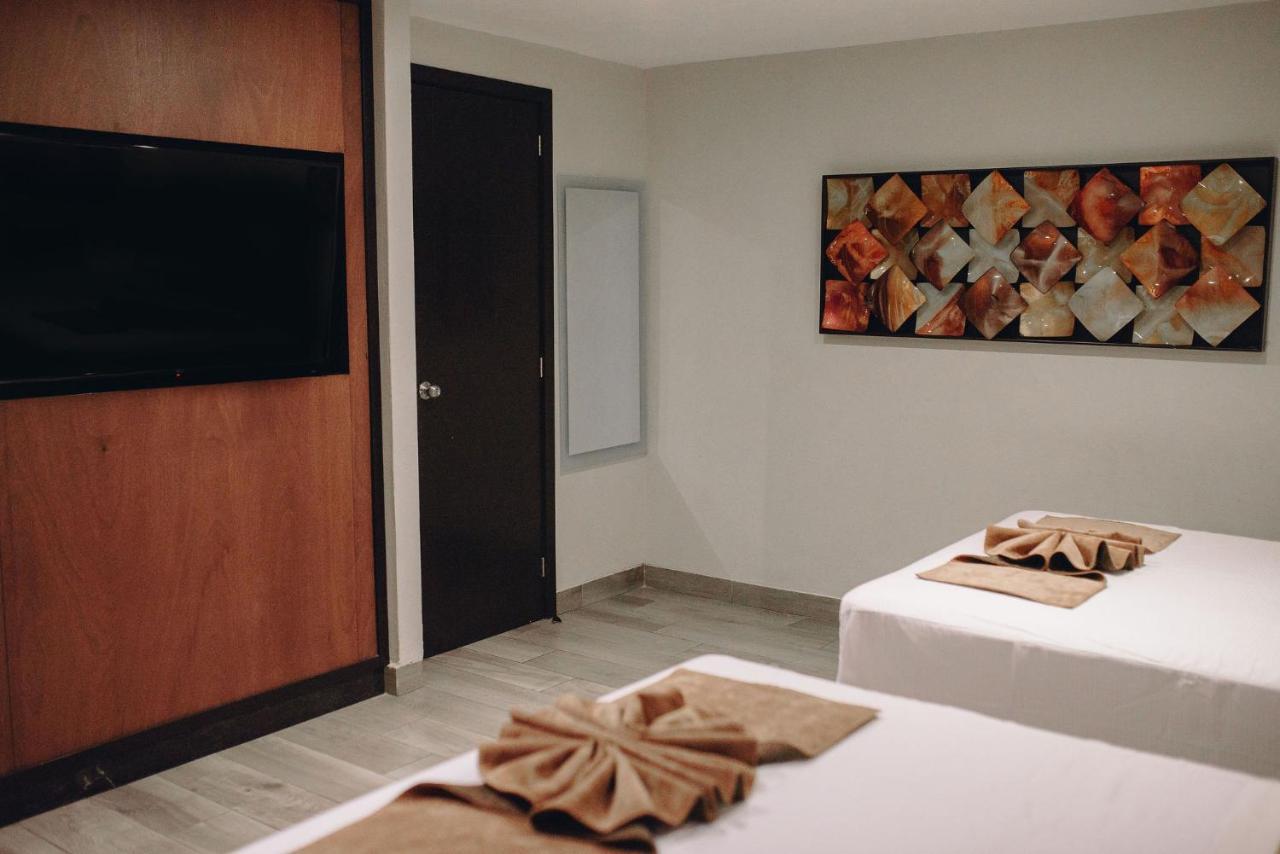 Dali Plaza Ejecutivo Hotel 4*