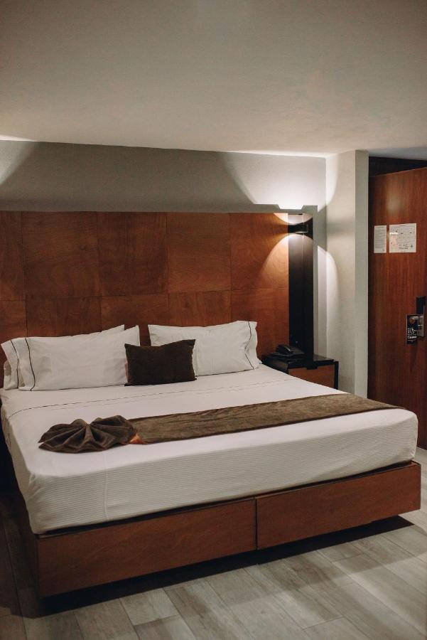 Dali Plaza Ejecutivo Hotel 4*