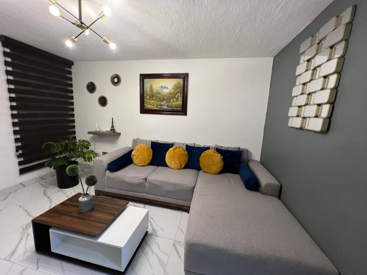 Comfortable With Parking, Location Apartment *