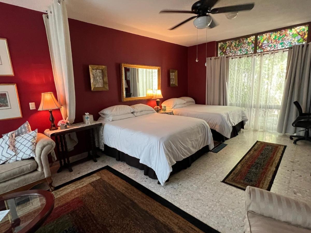 Dickinson Guest House, Guadalajara Expo 3*