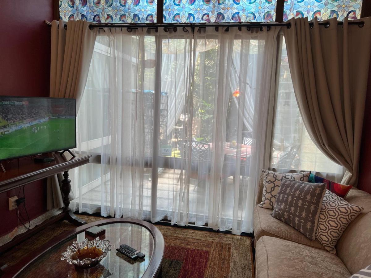 Dickinson Guest House, Guadalajara Expo 3*