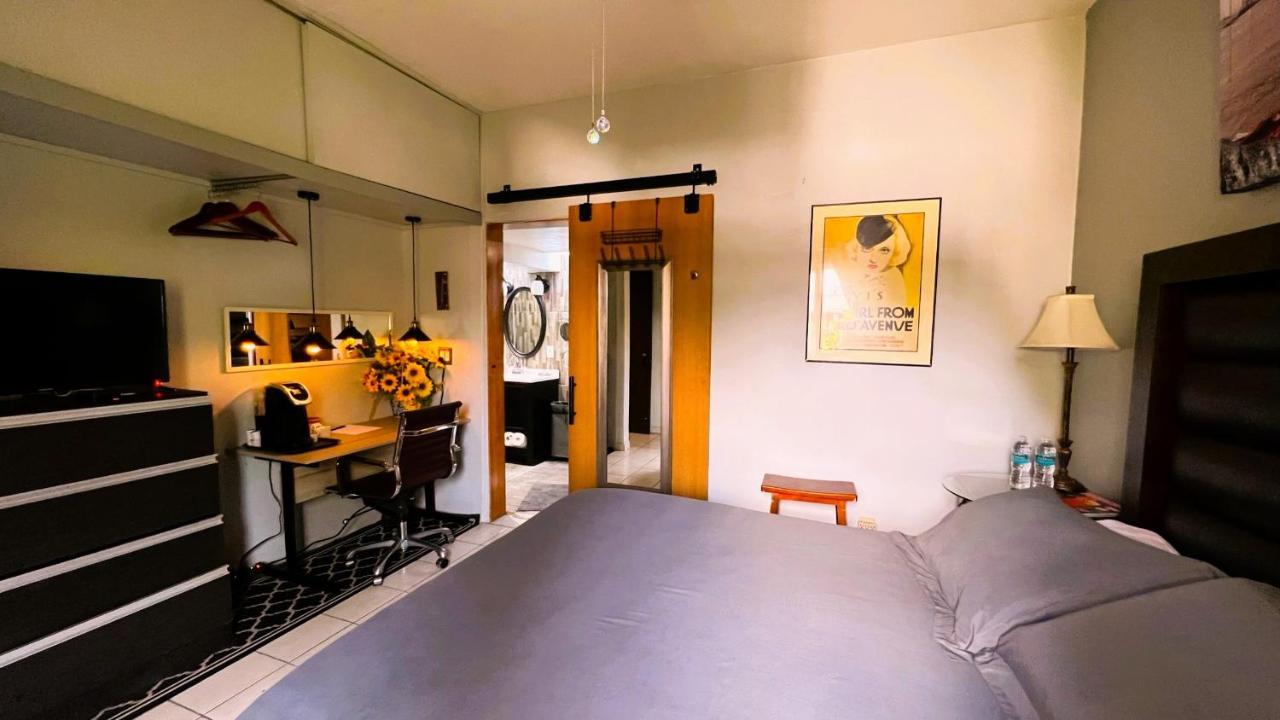 Dickinson Guest House, Guadalajara Expo